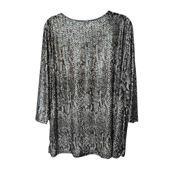Emily Daniels Women's Plus Sz 2X Silver Metallic Snake Print Blouse Stretch Knit - Picture 5 of 5